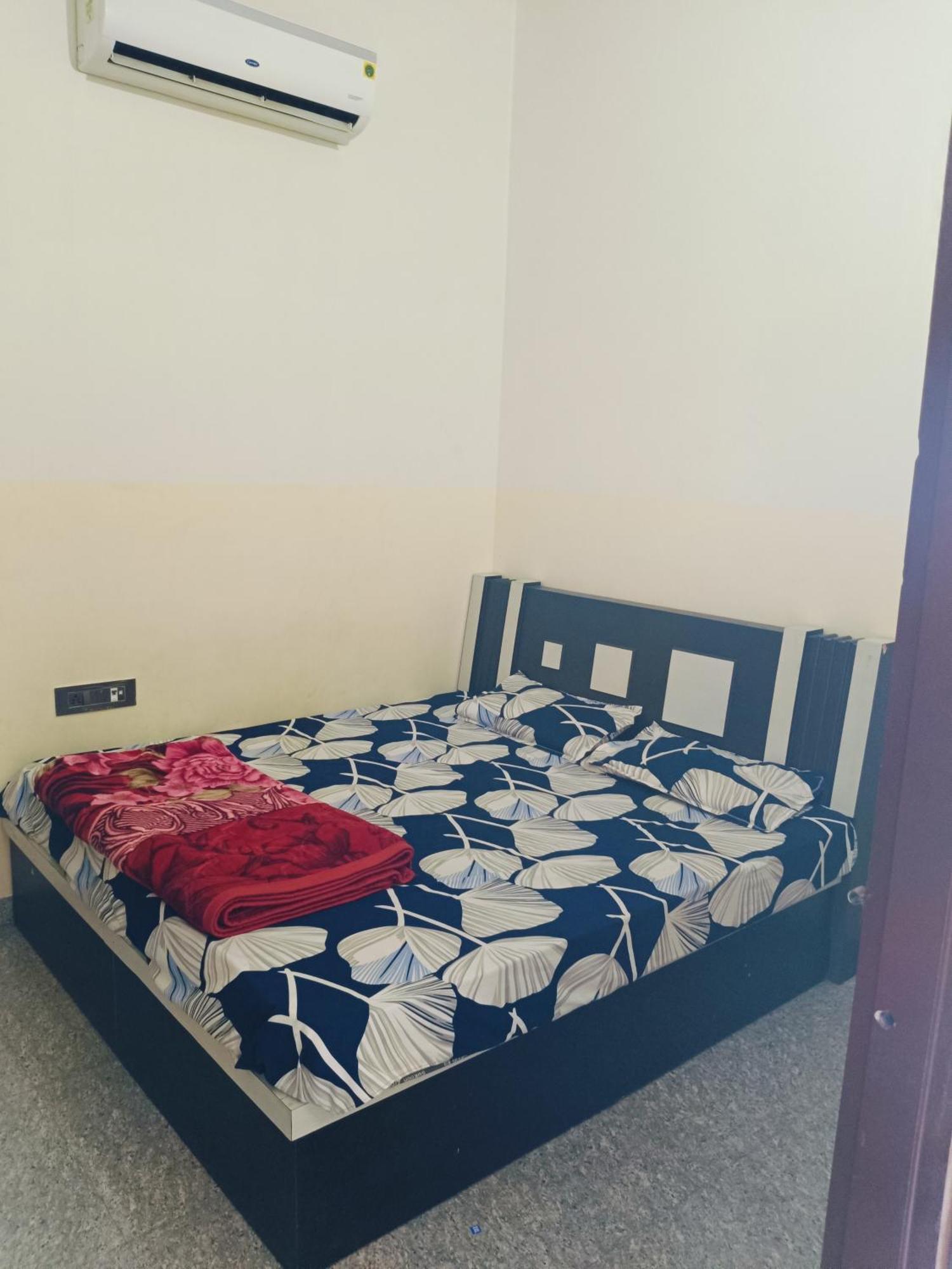 Jai Hanuman Guest House Palsana  Екстер'єр фото