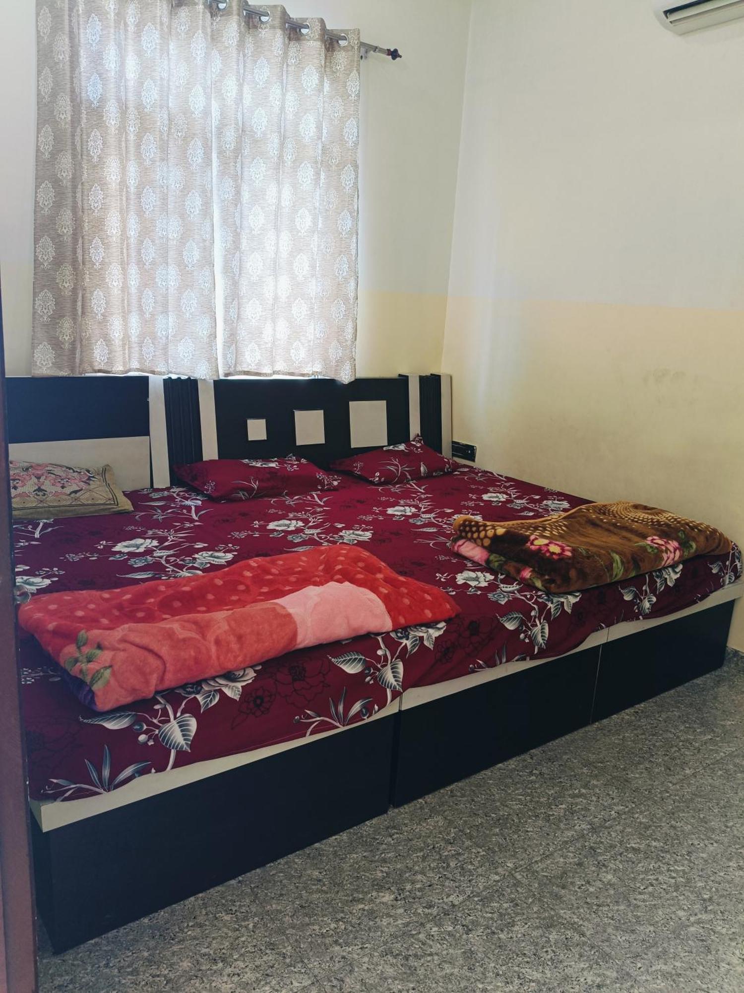 Jai Hanuman Guest House Palsana  Екстер'єр фото