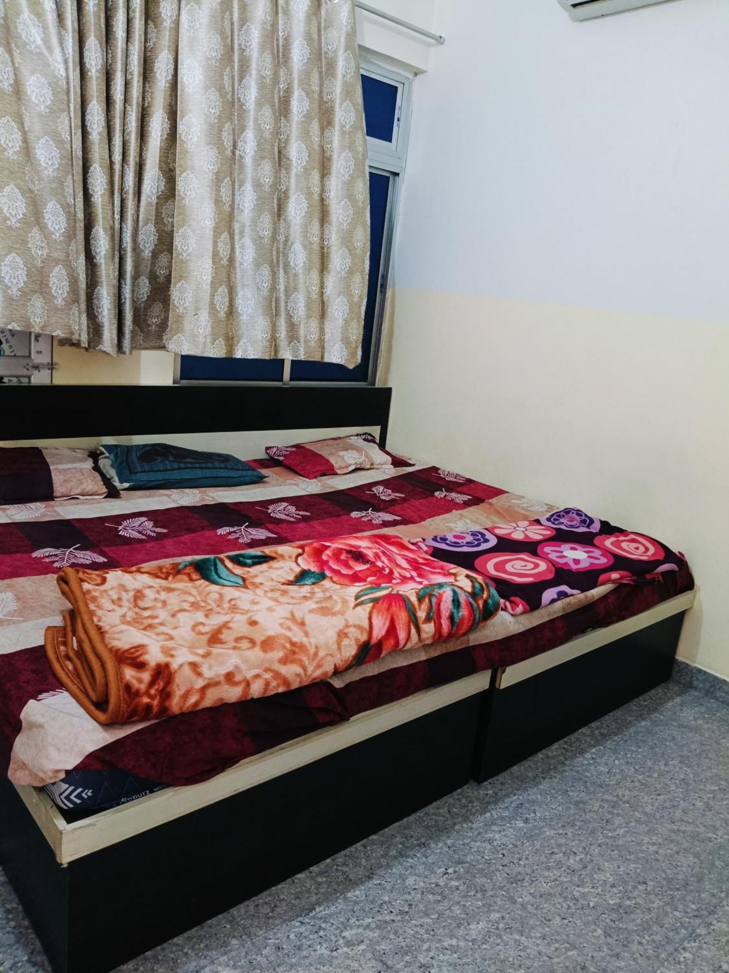 Jai Hanuman Guest House Palsana  Екстер'єр фото