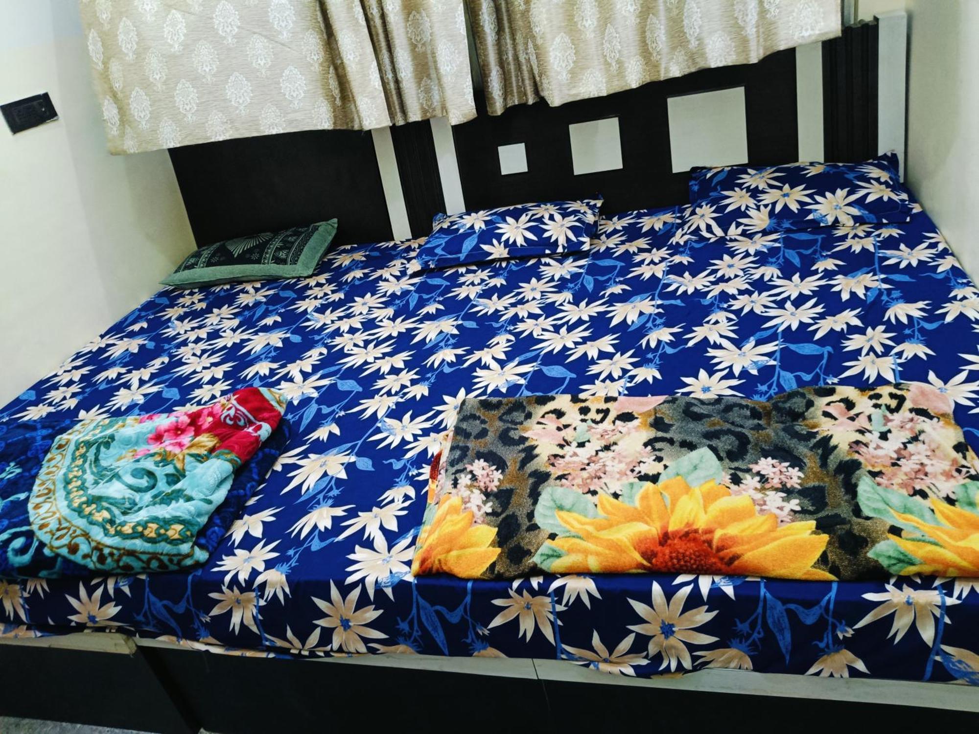 Jai Hanuman Guest House Palsana  Екстер'єр фото