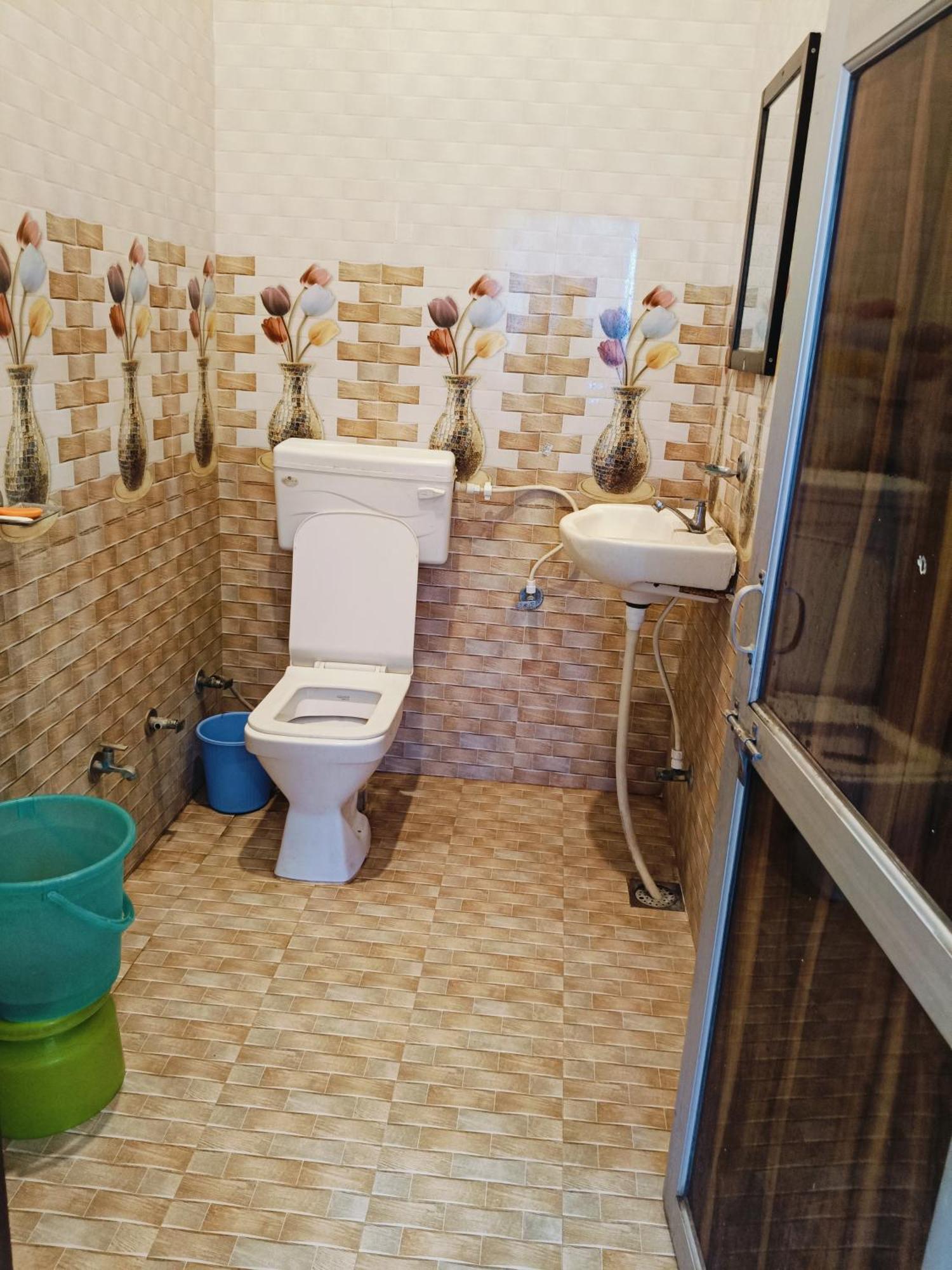 Jai Hanuman Guest House Palsana  Екстер'єр фото