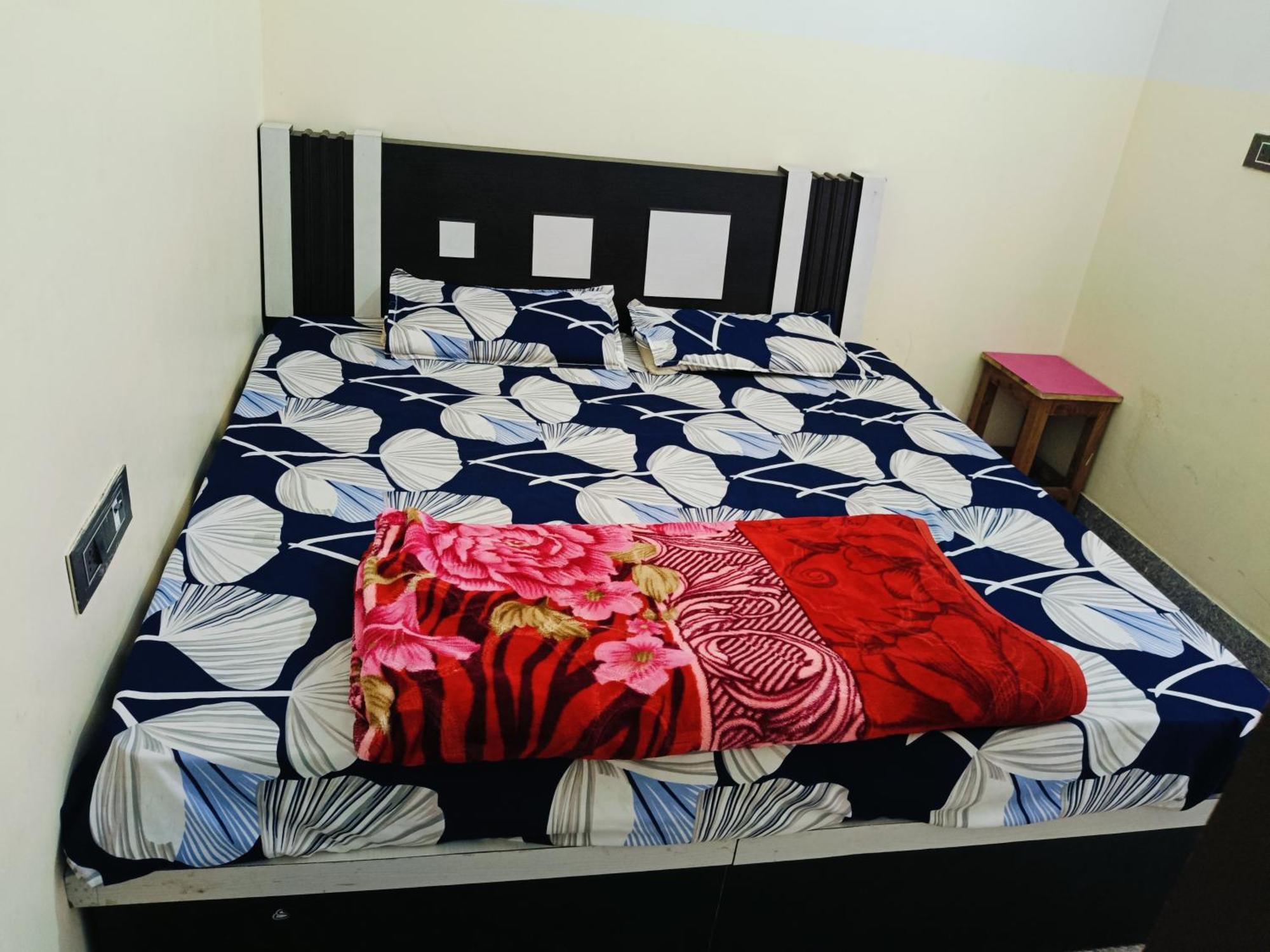 Jai Hanuman Guest House Palsana  Екстер'єр фото