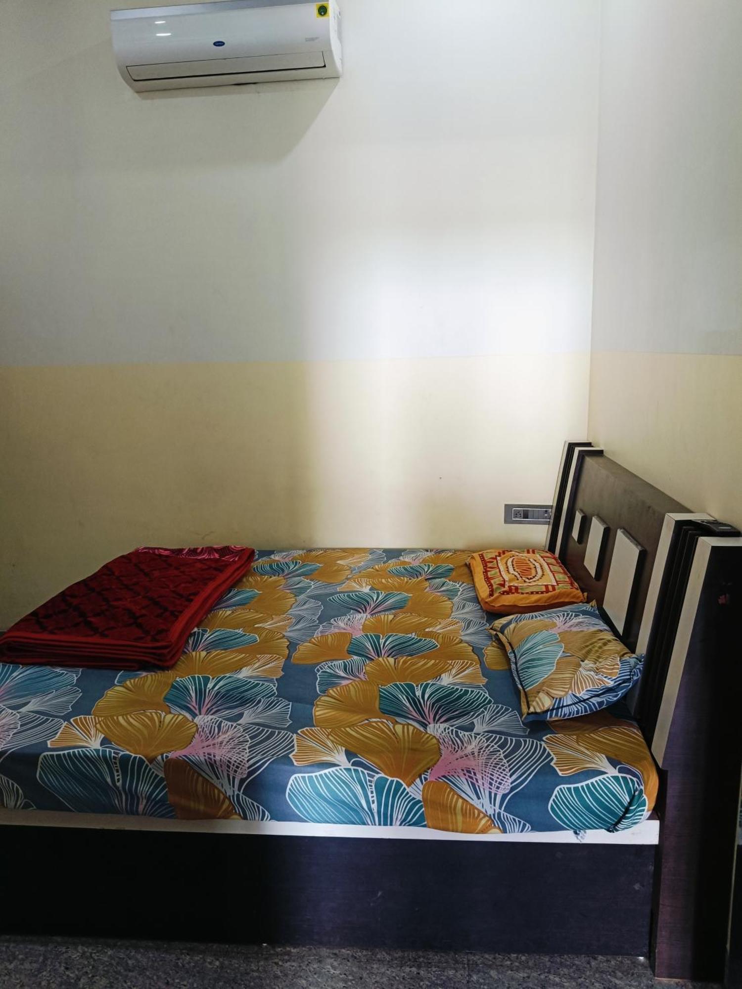 Jai Hanuman Guest House Palsana  Екстер'єр фото