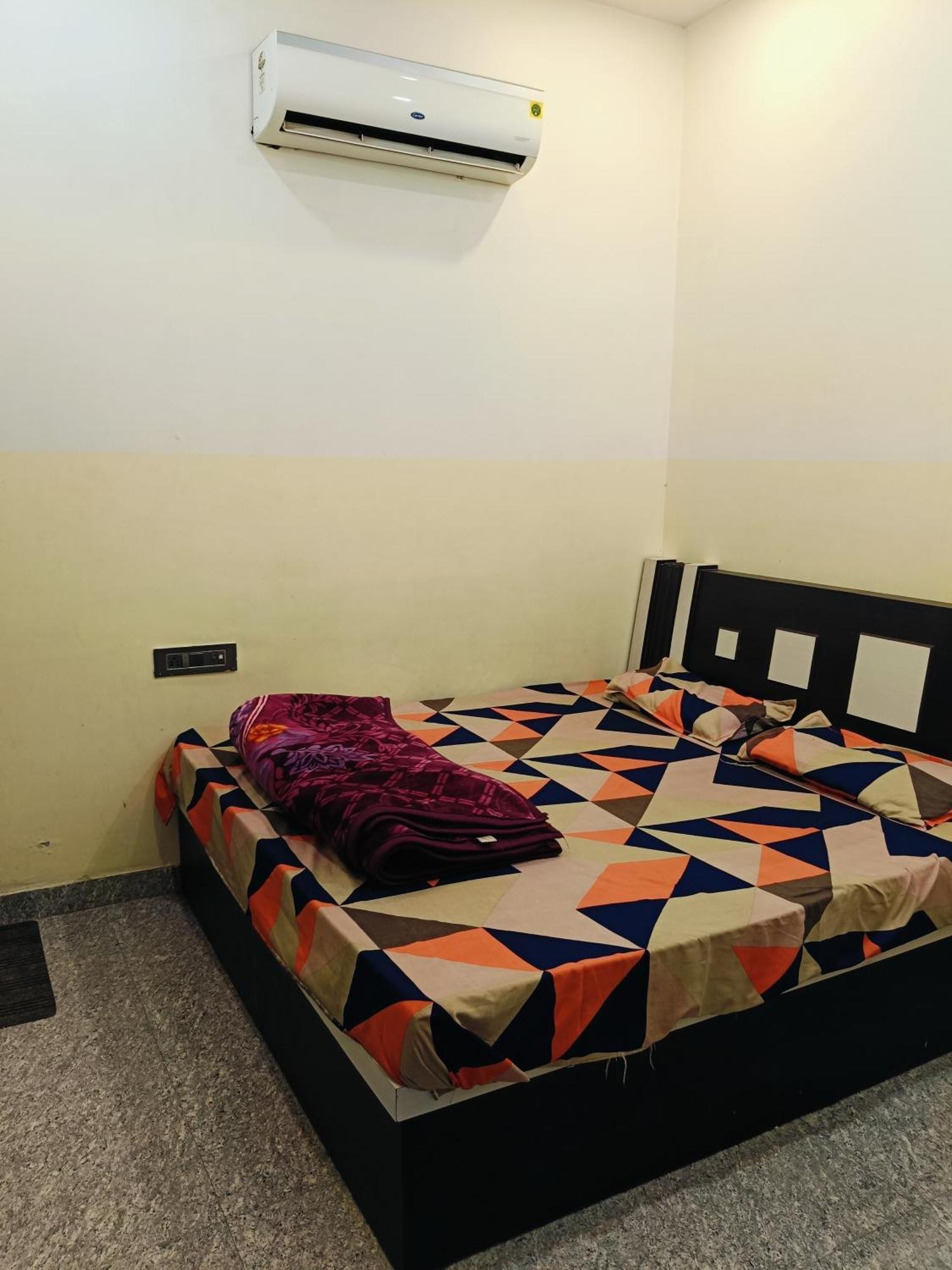 Jai Hanuman Guest House Palsana  Екстер'єр фото