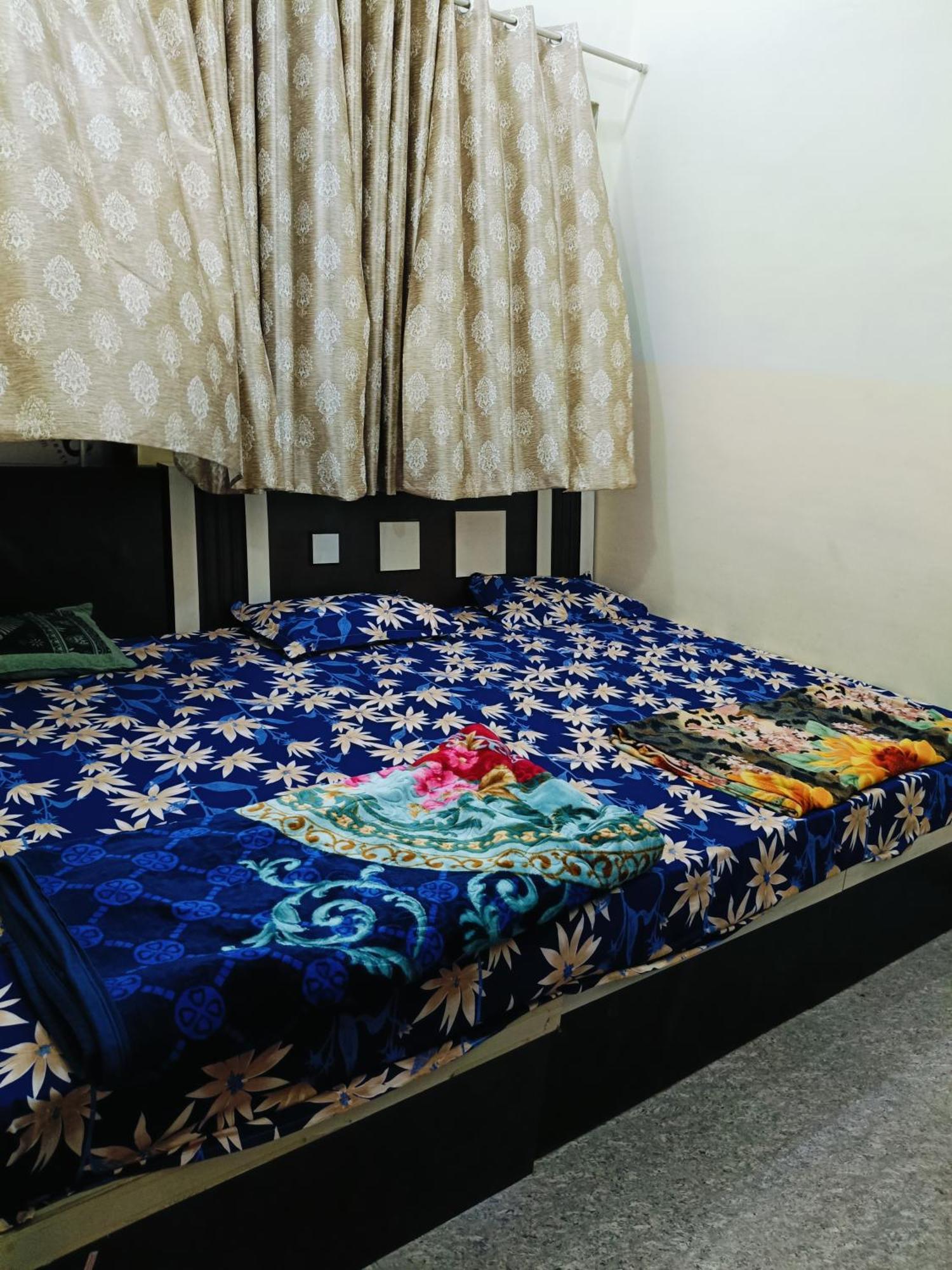 Jai Hanuman Guest House Palsana  Екстер'єр фото
