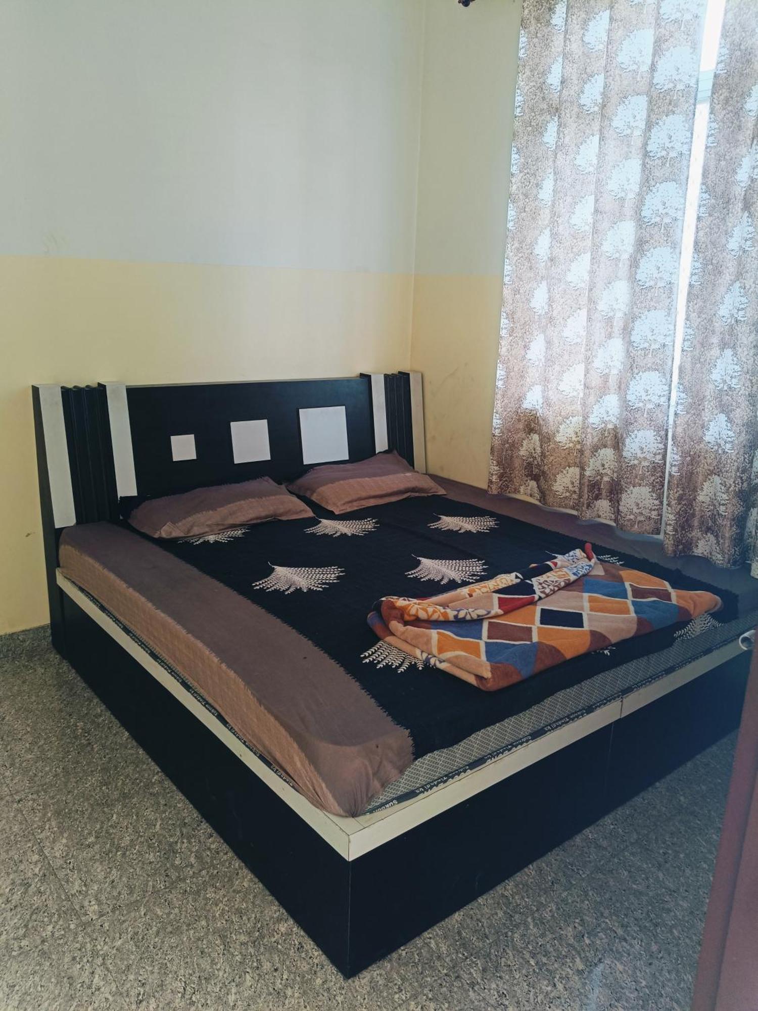 Jai Hanuman Guest House Palsana  Екстер'єр фото