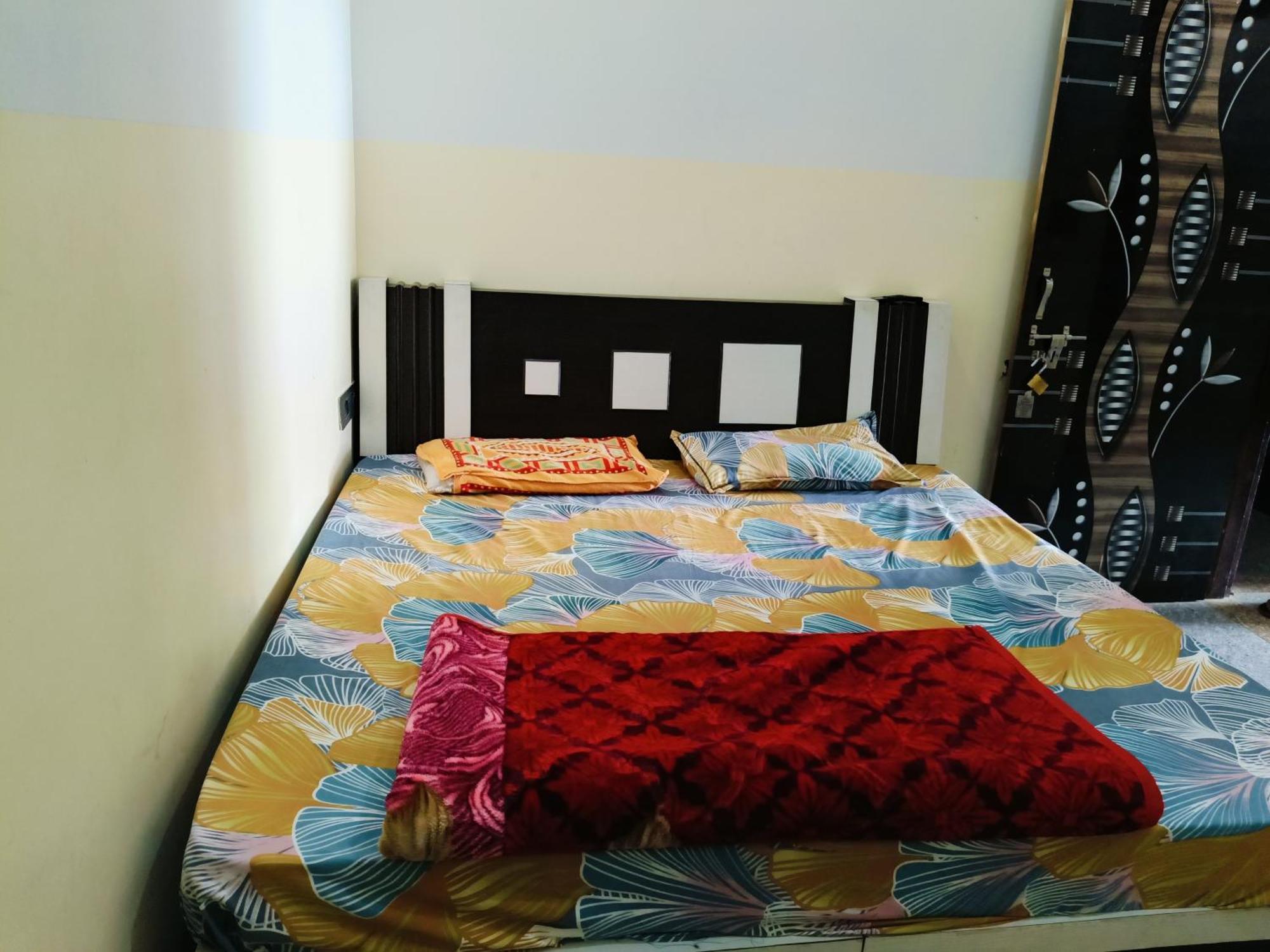 Jai Hanuman Guest House Palsana  Екстер'єр фото